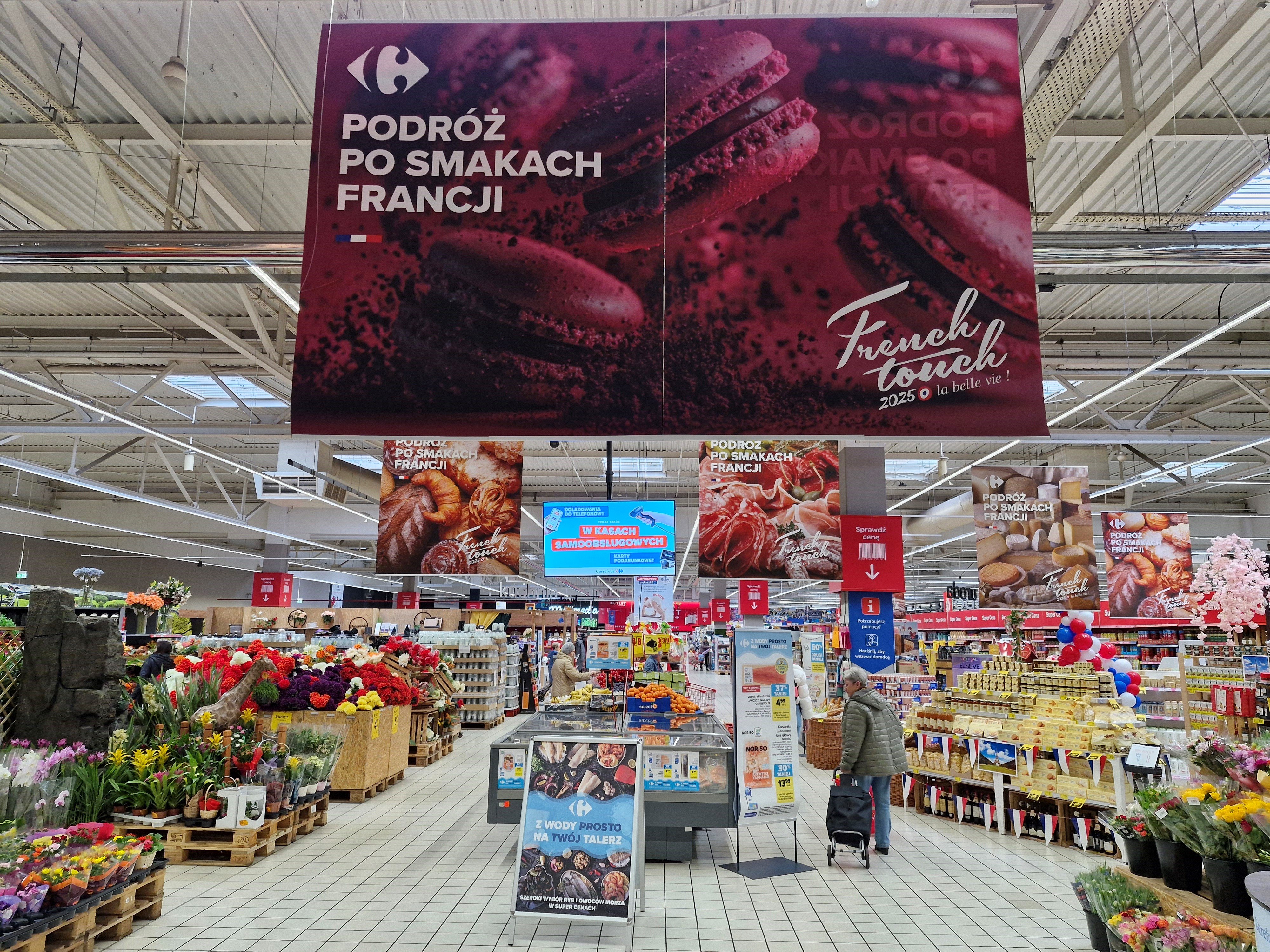 The best French products cheaper - Carrefour stores launched a nationwide commercial operation French Touch