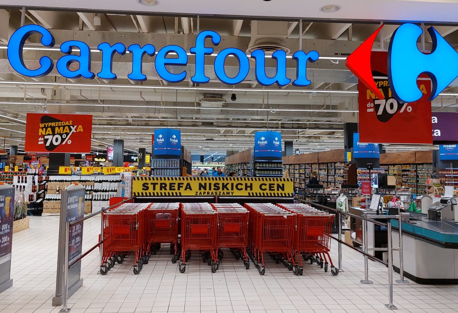 Carrefour tworzy w swoich sklepach Strefy Niskich Cen z najtańszymi produktami w każdej kategorii